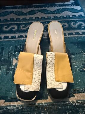ALL BLACK nu bow mule in black

Never worn
Great condition